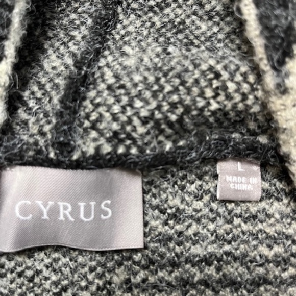 Super Cozy Southwest Style 3/4 length (knee/calf) Sweater - Picture 3 of 3